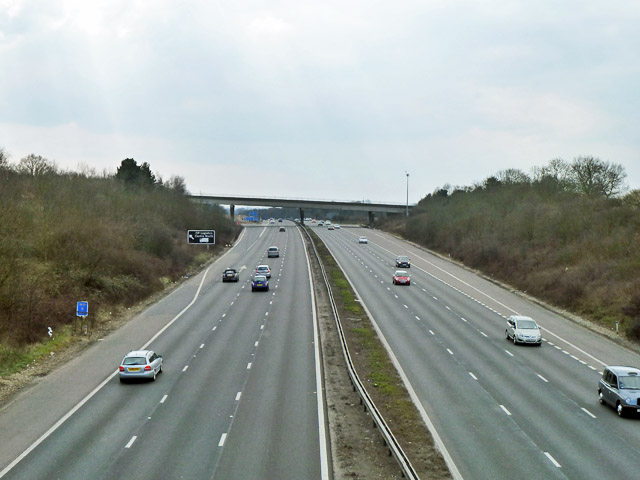 File:Chigwell south approaching exit.jpg