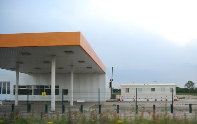 File:New Fox North old filling station.jpg
