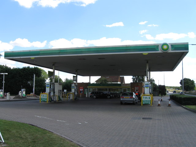 File:Northway filling station A1.jpg