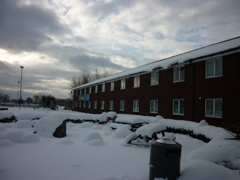 File:Doncaster North motel snow.jpg
