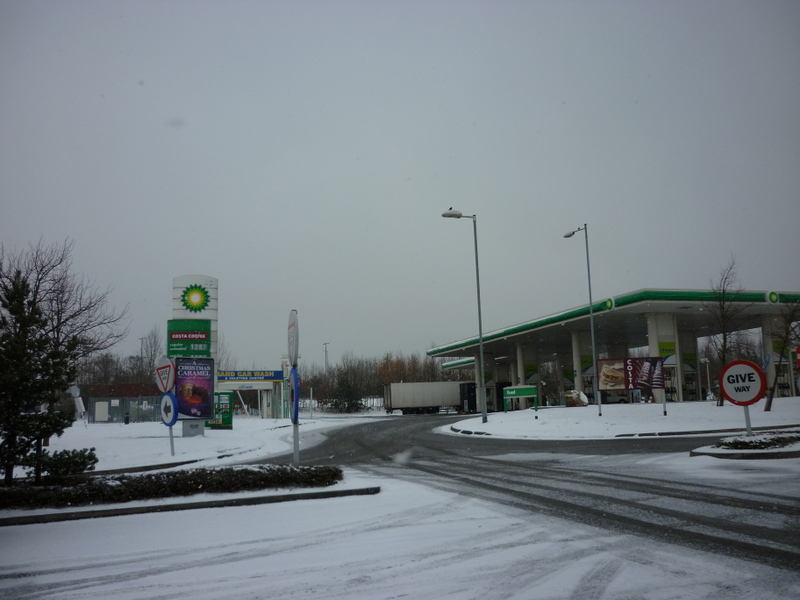 File:Donington Park petrol station snow.jpg