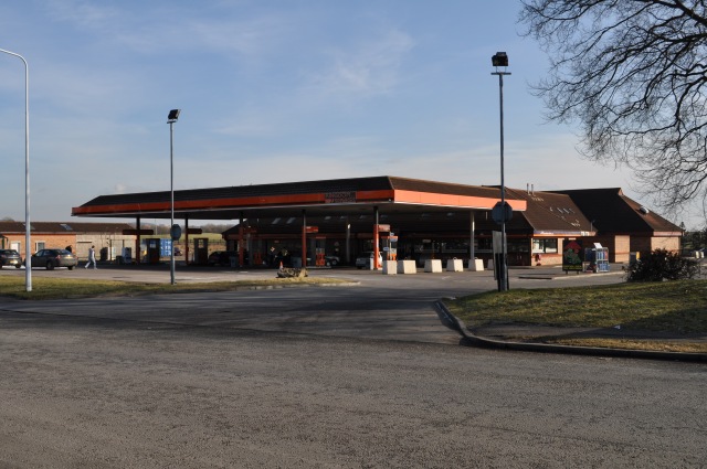 File:Kingdom petrol station.jpg