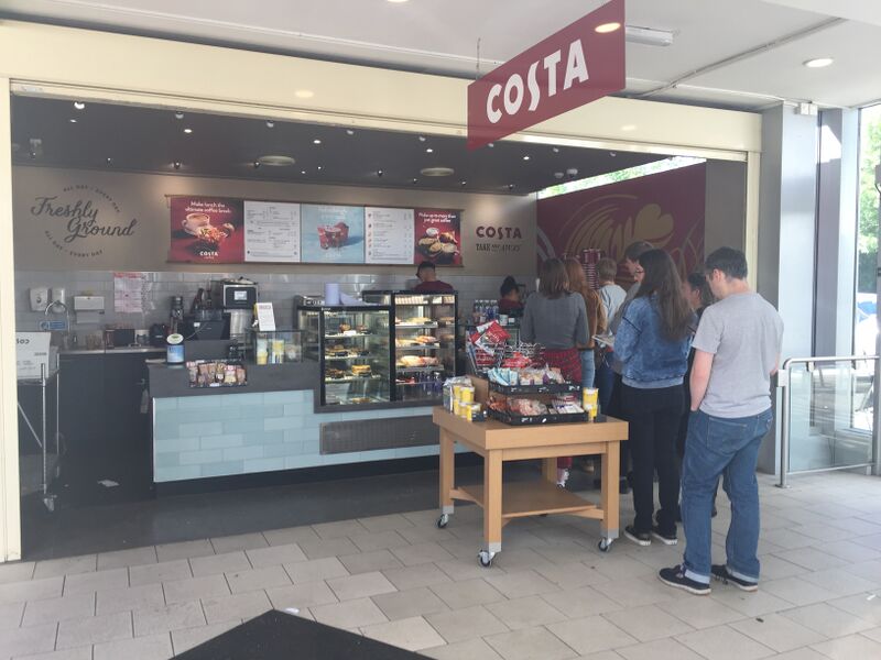 File:Costa kiosk Leigh Delamere East 2019.jpg