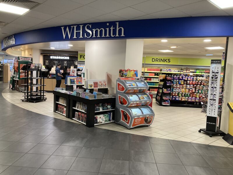 File:WHSmith Newport Pagnell North 2021.jpg