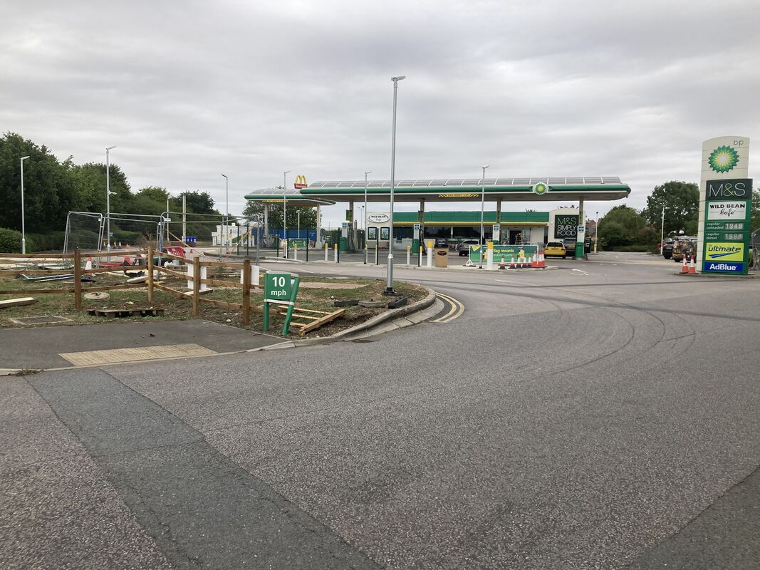Raunds services Motorway Services, Raunds service station info