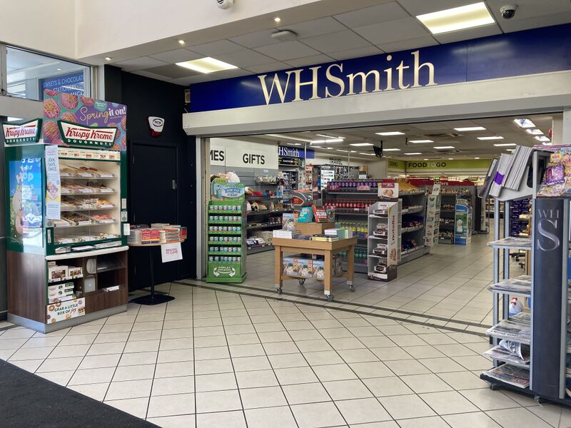 File:WHSmith Newport Pagnell South 2023.jpg