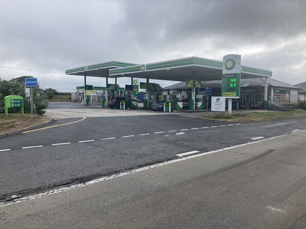 Whitehouse services Motorway Services, Whitehouse service station info