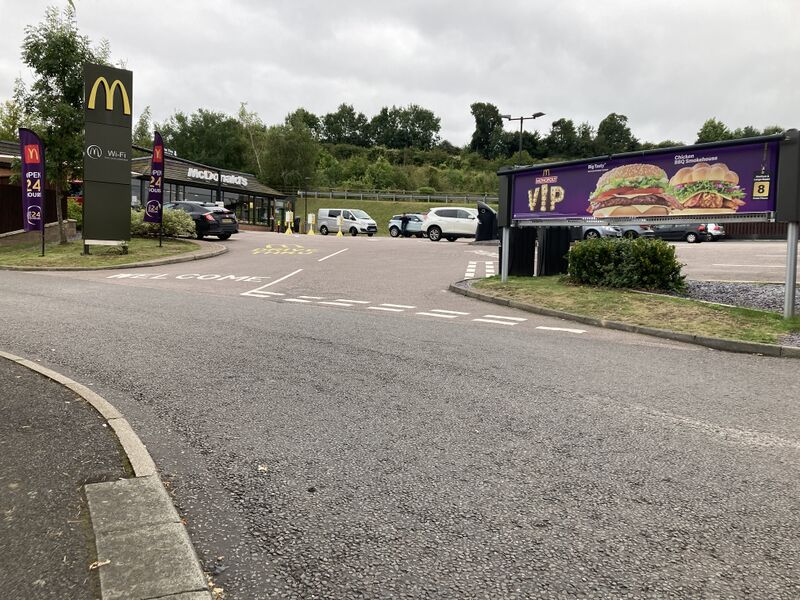 File:McDonalds Bourne End 2021.jpg