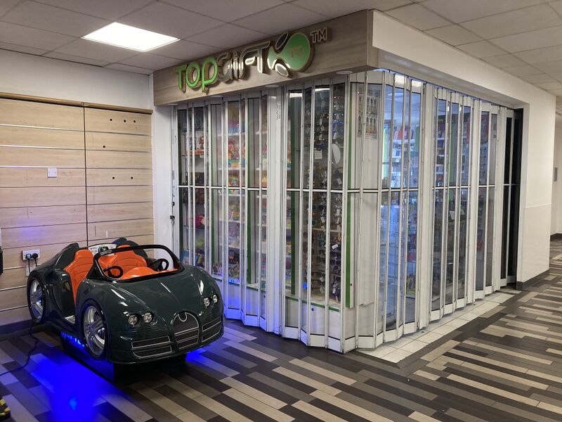 File:Top Gift South Mimms 2021.jpg