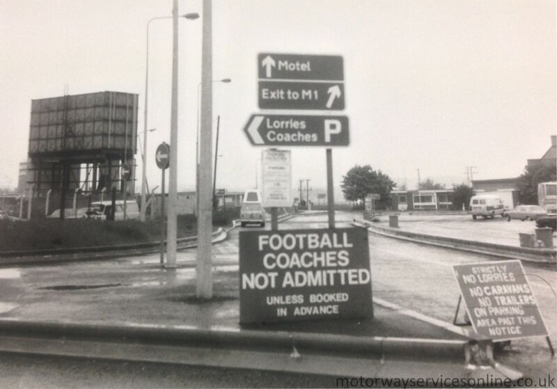 File:Newport Pagnell 70s signs.jpg