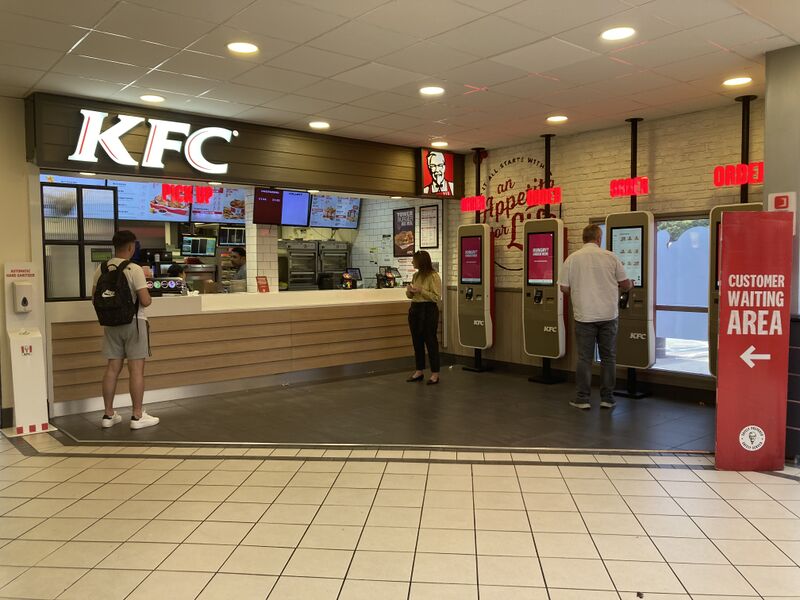File:KFC Newport Pagnell South 2022.jpg
