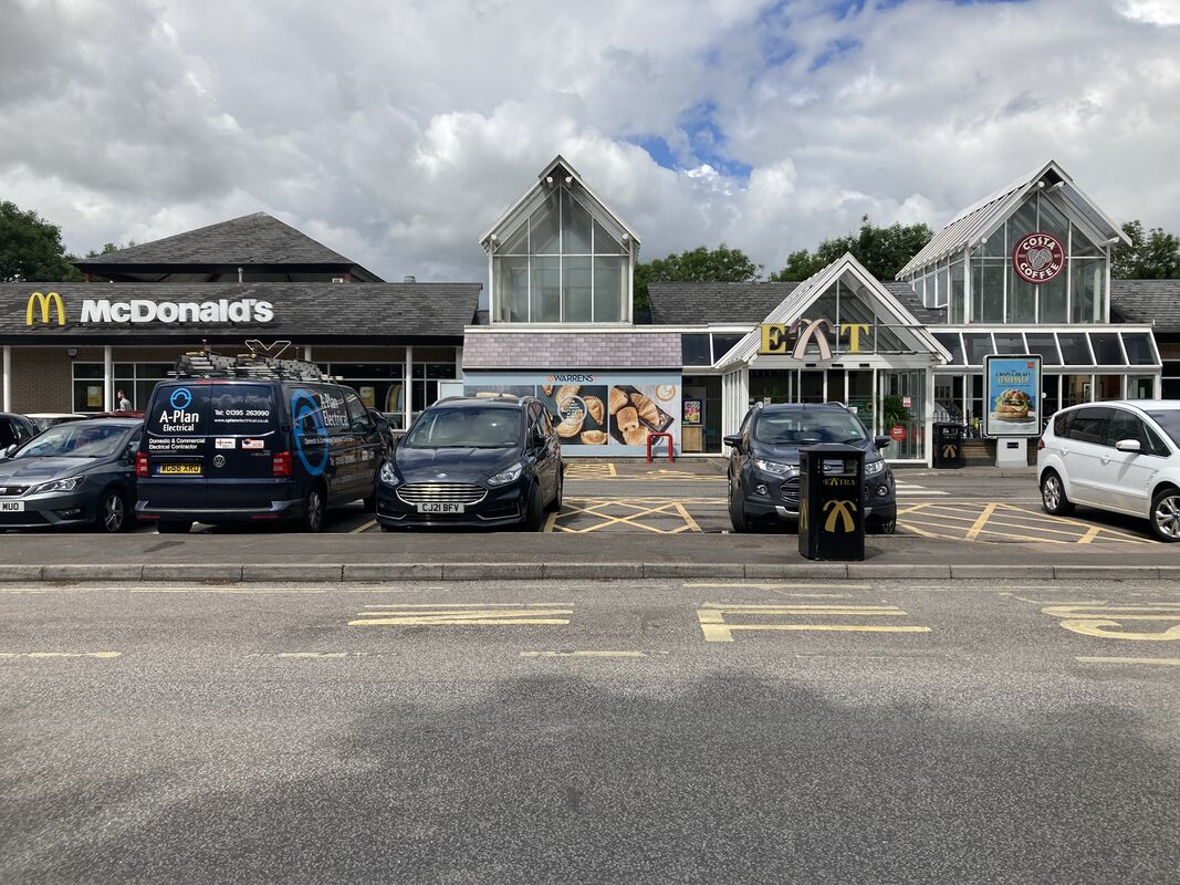 Cullompton services Motorway Services, Cullompton service station info