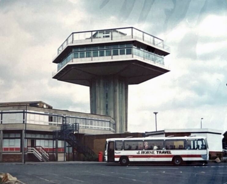 File:Pennine Tower coach parked.jpg