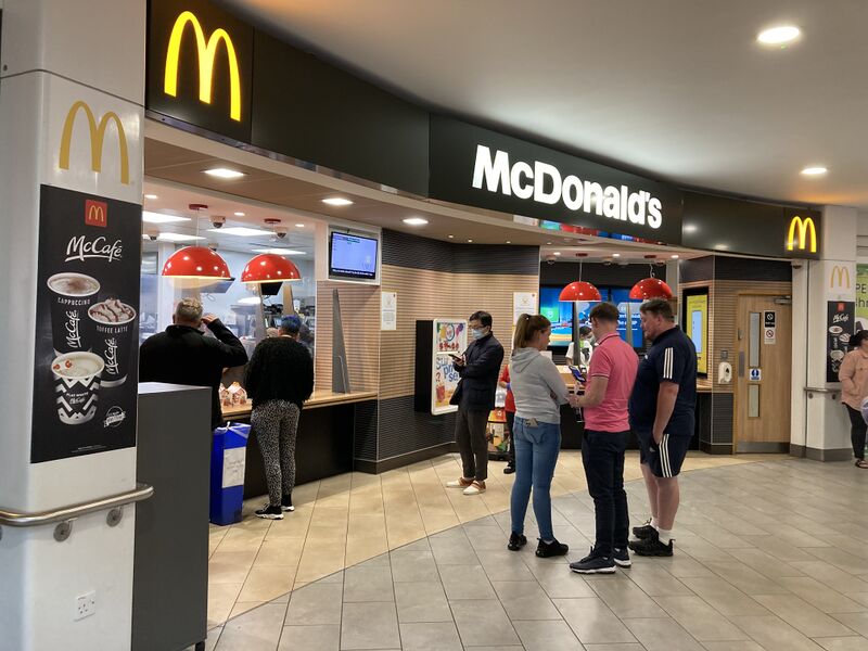 File:McDonalds Beaconsfield 2021.jpg