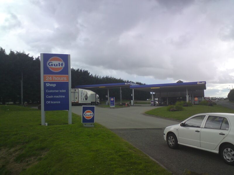 File:Stracathro Service Area filling station.jpg