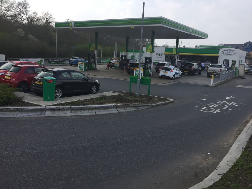 Braintree Motorway Services, Braintree service station info