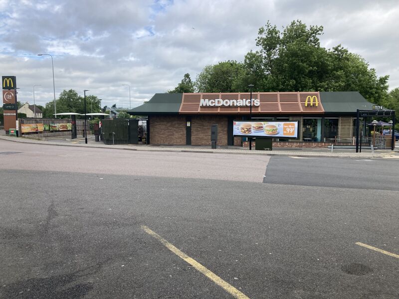 File:McDonalds Wyboston 2022.jpg