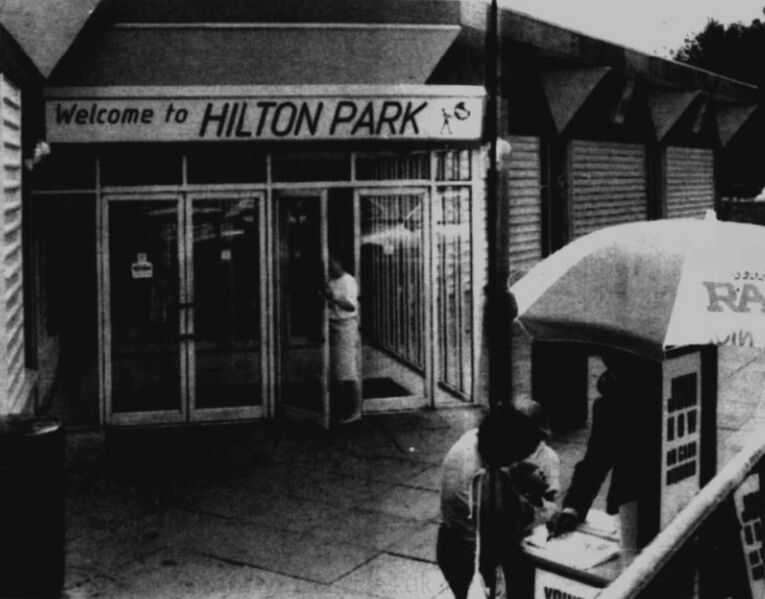 File:Hilton Park entrance 1991.jpg