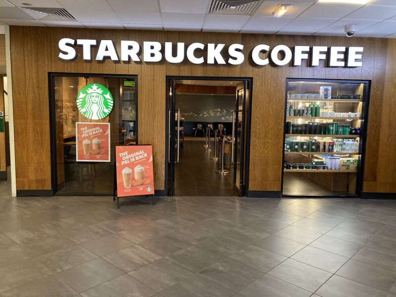 File:Starbucks Newport Pagnell North 2021.jpg