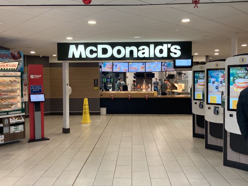 File:McDonald’s - Roadchef Rownhams Eastbound.jpeg