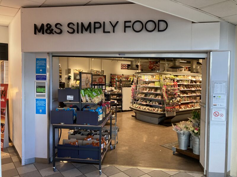 File:M&S Simply Food Knutsford 2023.jpg
