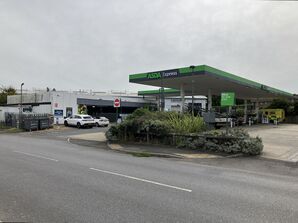 Gillingham (Cornwallis) services