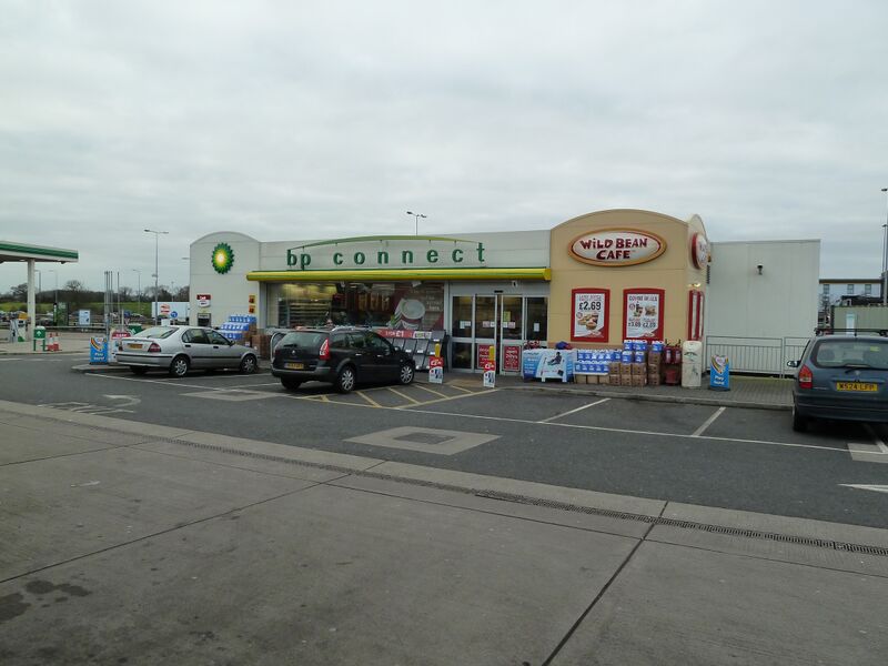 File:LFE southbound fuel forecourt.jpg