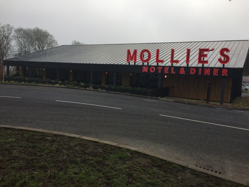 File:Mollies Diner Buckland 2019.jpg