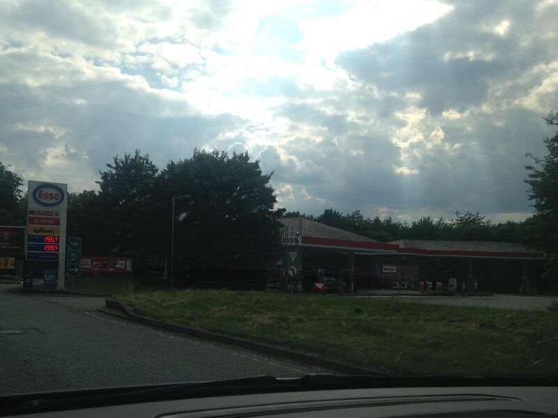 File:Tamworth petrol station.jpg
