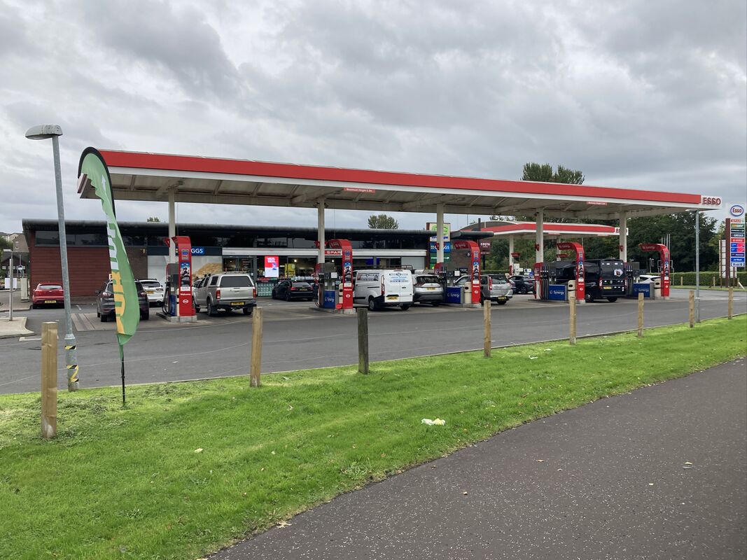 Lomondgate services Motorway Services, Lomondgate service station info