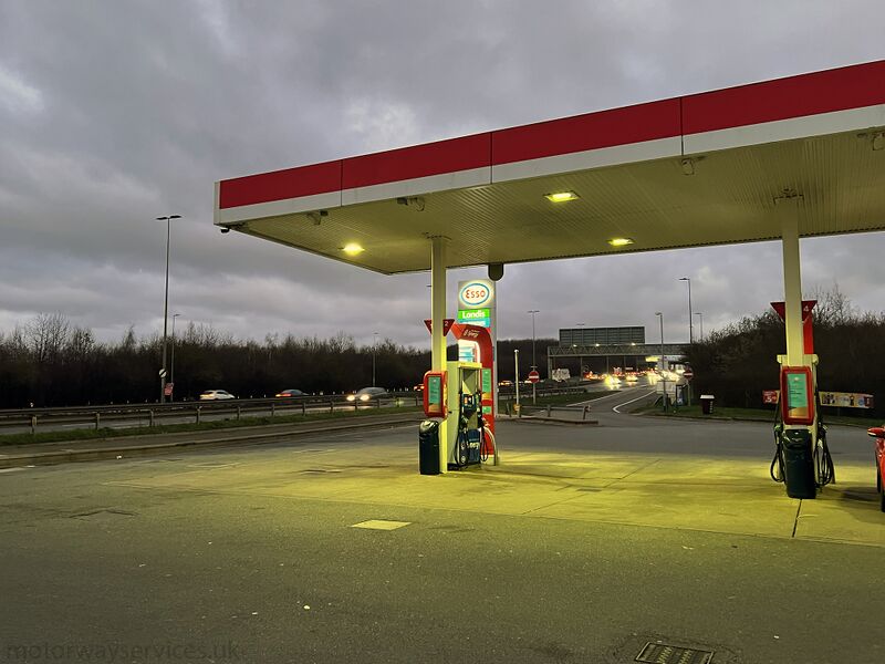 File:Cobham dusk 2025.jpg