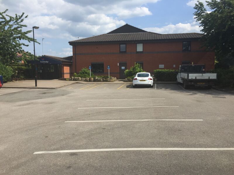 File:Travelodge Middlewich 2019.jpg