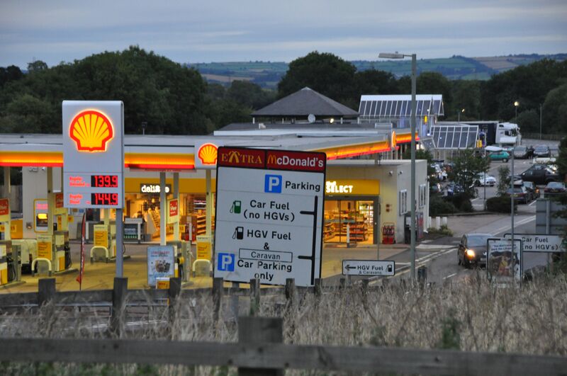 File:Cullompton sign and forecourt.jpg