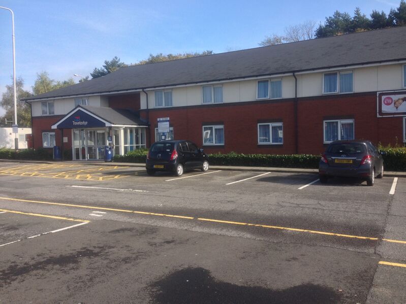 File:Woolley Edge southbound Travelodge.jpg