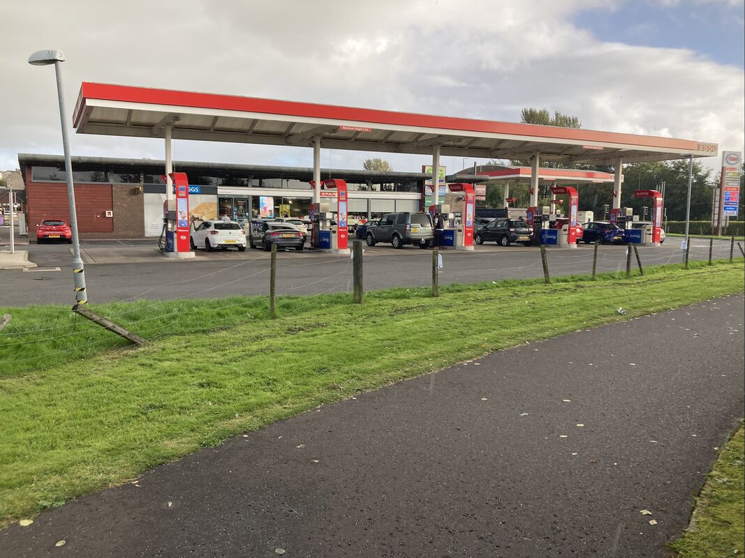 Lomondgate services Motorway Services, Lomondgate service station info