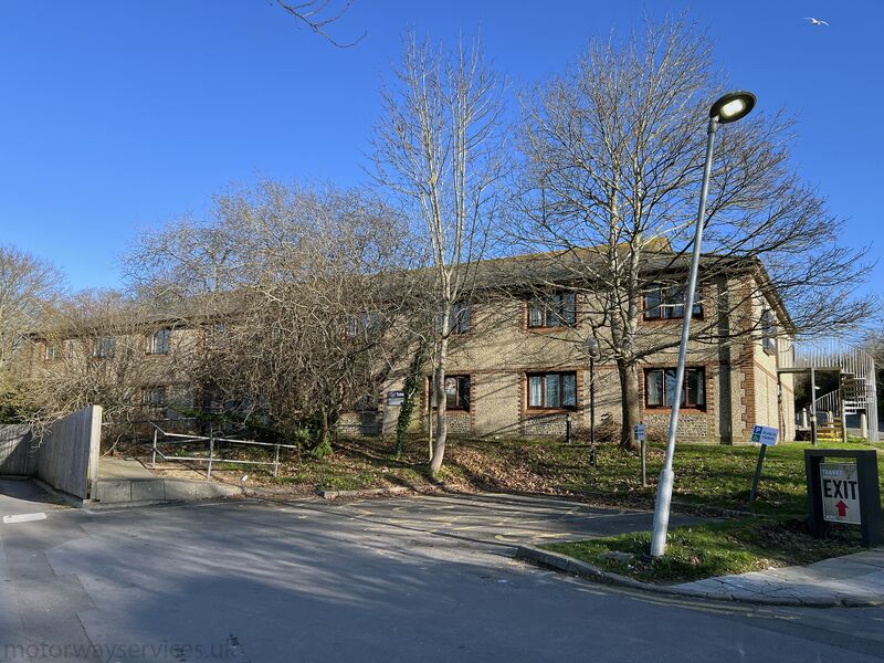 File:Fontwell Travelodge.jpg