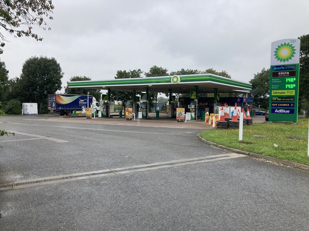 Rushden (Sanders Lodge) services Motorway Services, Rushden service station info