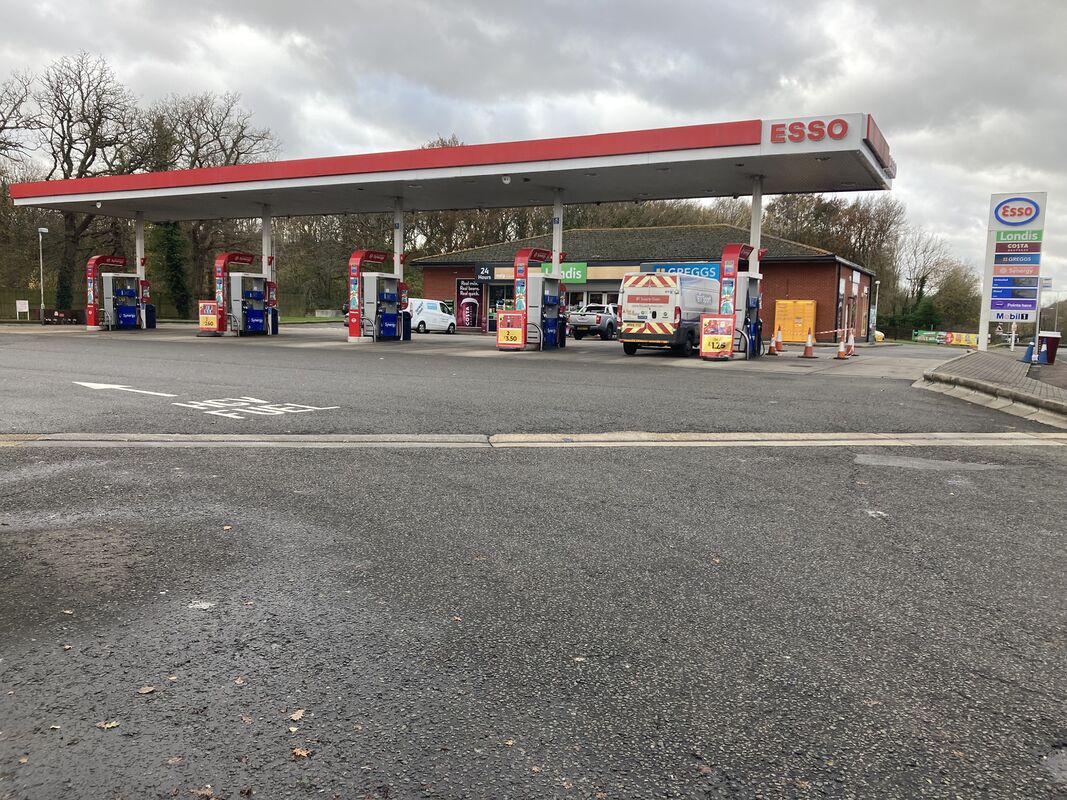 Gate services Motorway Services, Gate service station info