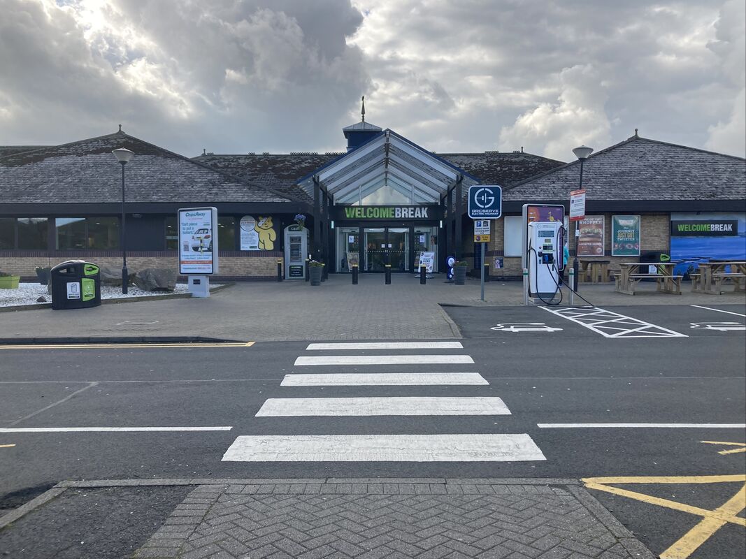 Abington services Motorway Services, Abington service station info