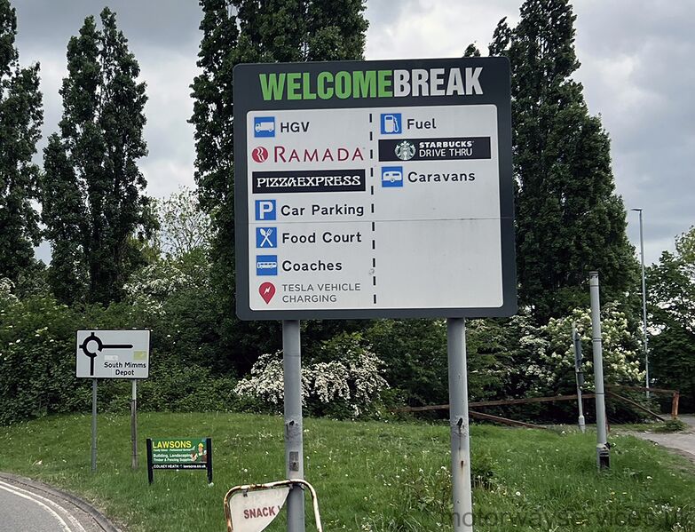 File:South Mimms sign 2025.jpg