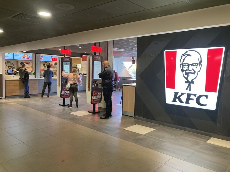 File:KFC Ferrybridge 10-2022.jpg