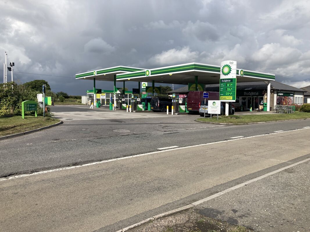 Whitehouse services Motorway Services, Whitehouse service station info