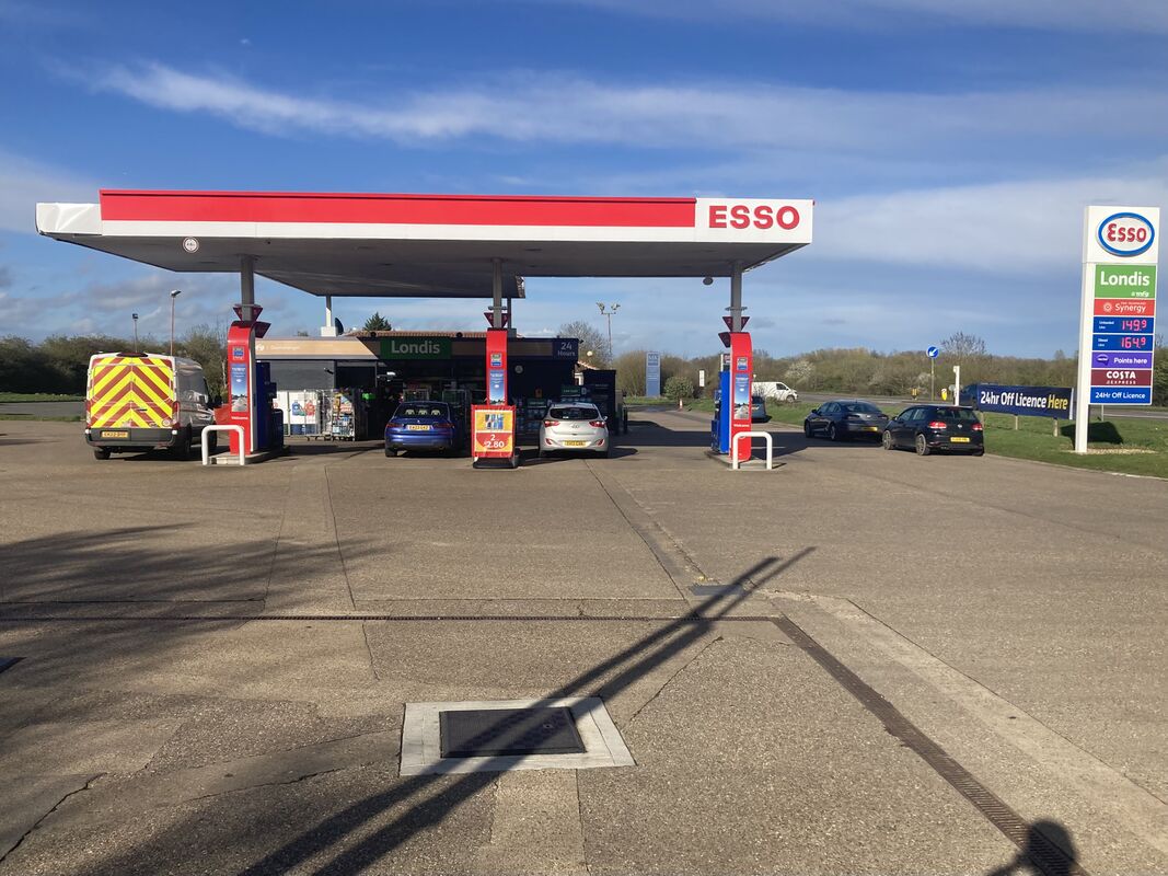 Deanshanger services Motorway Services, Deanshanger service station