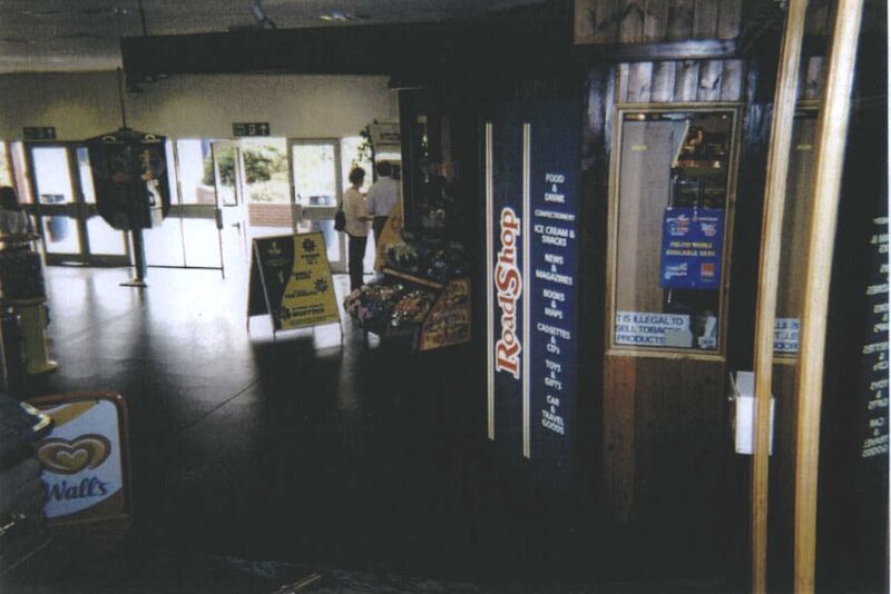File:Rothersthorpe northbound 2001 foyer.jpg