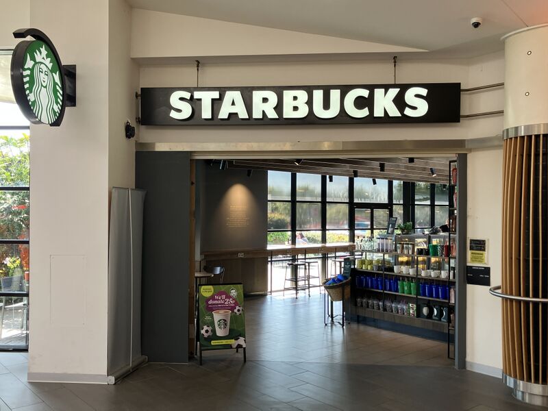 File:Starbucks Baldock 2025.jpg