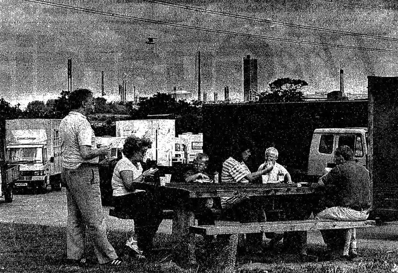 File:Hapsford picnic area 1992.jpg