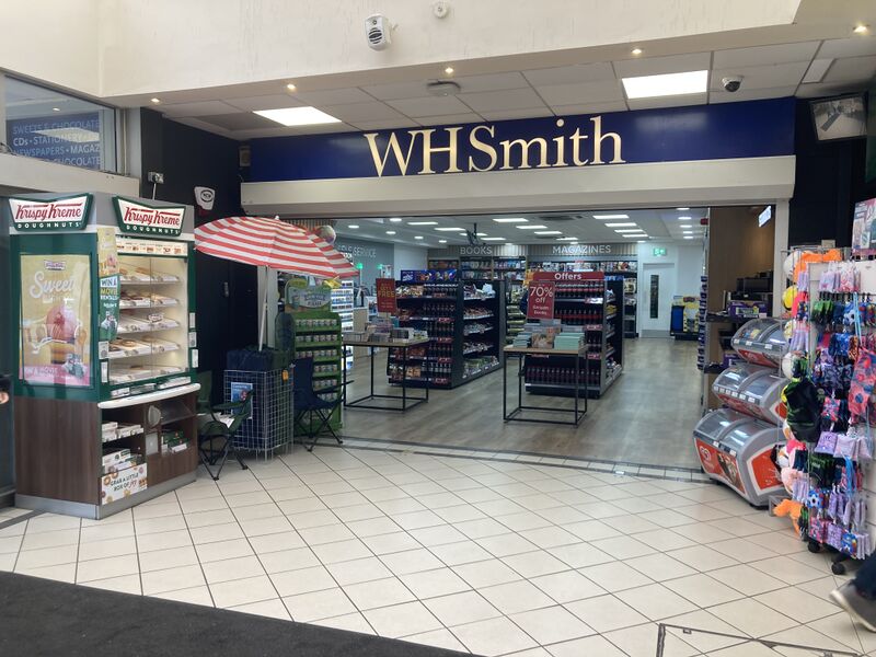 File:WHSmith Newport Pagnell South 05-2023.jpg