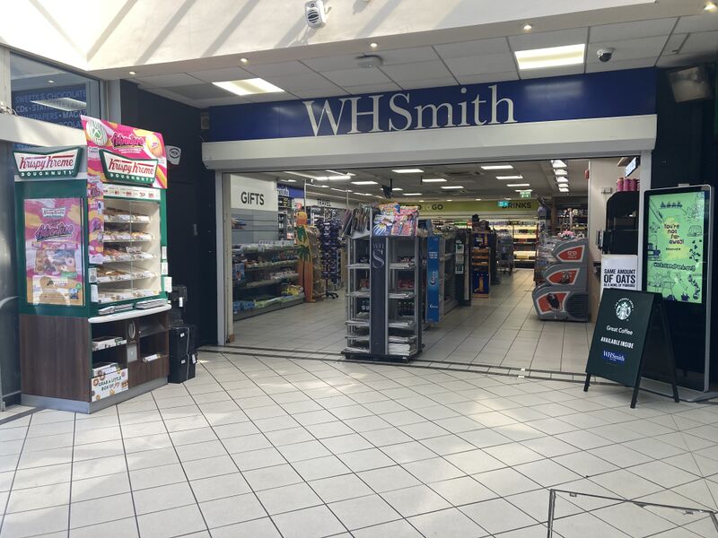 File:WHSmith Newport Pagnell South 2022.jpg