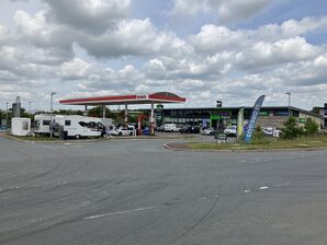 Snetterton services