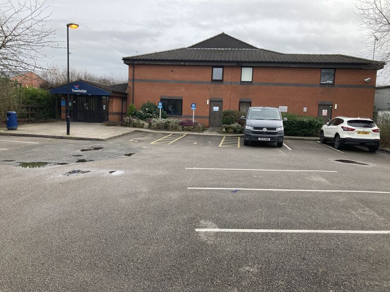 File:Travelodge Middlewich 2022.jpg